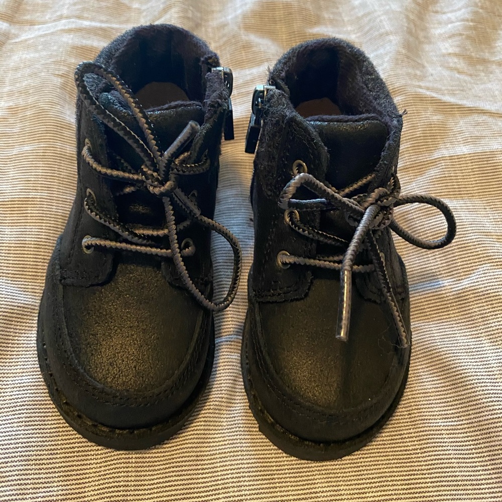 Black Ugg boots